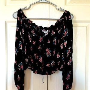 American Rag Cold Shoulder Cropped Blouse.Size Medium in EUC. Black Floral